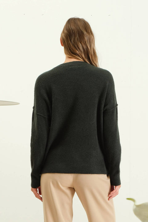 SOLID CREWNECK FRONT SEAM KNIT SWEATER