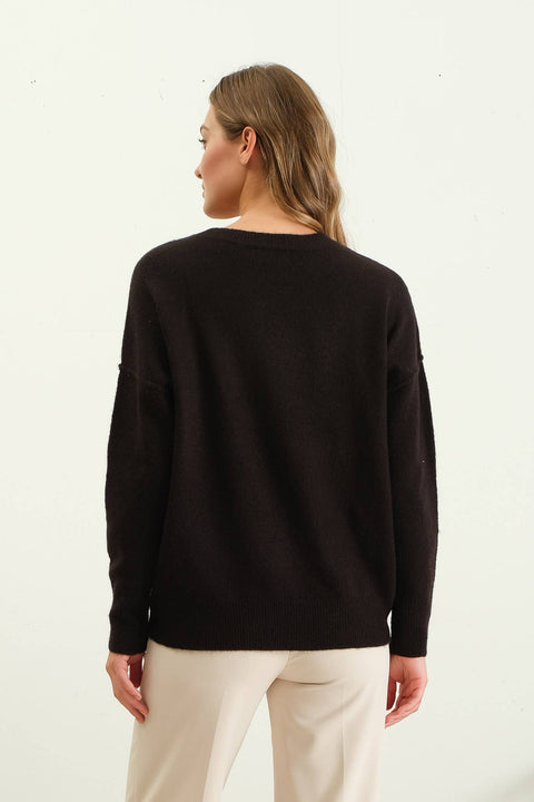 SOLID CREWNECK FRONT SEAM KNIT SWEATER